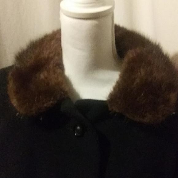 🌛 Vintage wool coat with fur collar